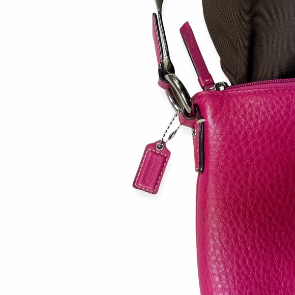 Adorable Coach Swing Pack Convertible Fuchsia Pink Pebbled Leather Crossbody Bag - Picture 4 of 8